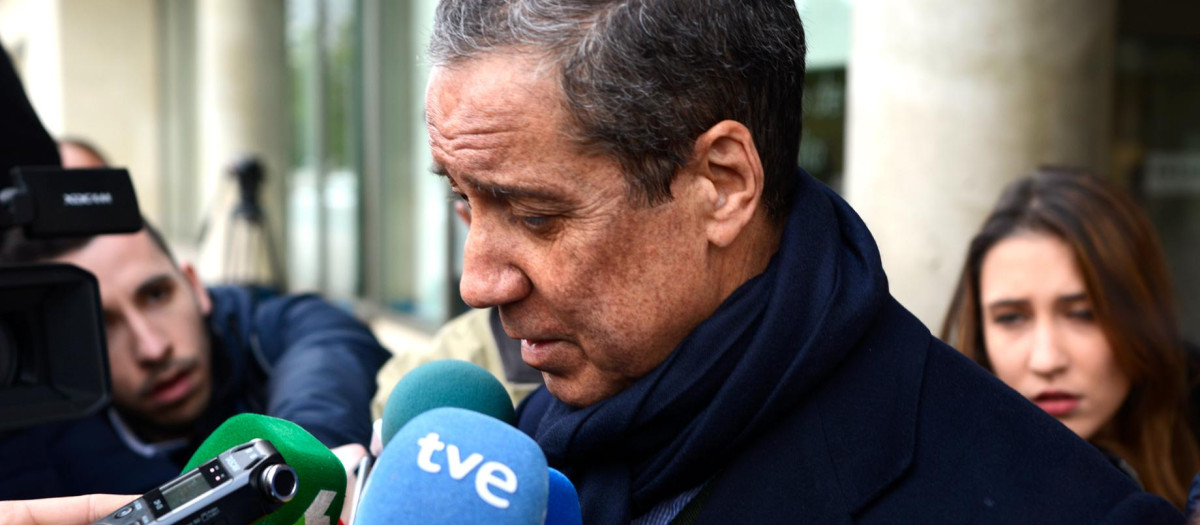 El expresidente de la Generalitat valenciana, Eduardo Zaplana, en 2019, a las puertas del Juzgado de Guardia de Valencia
