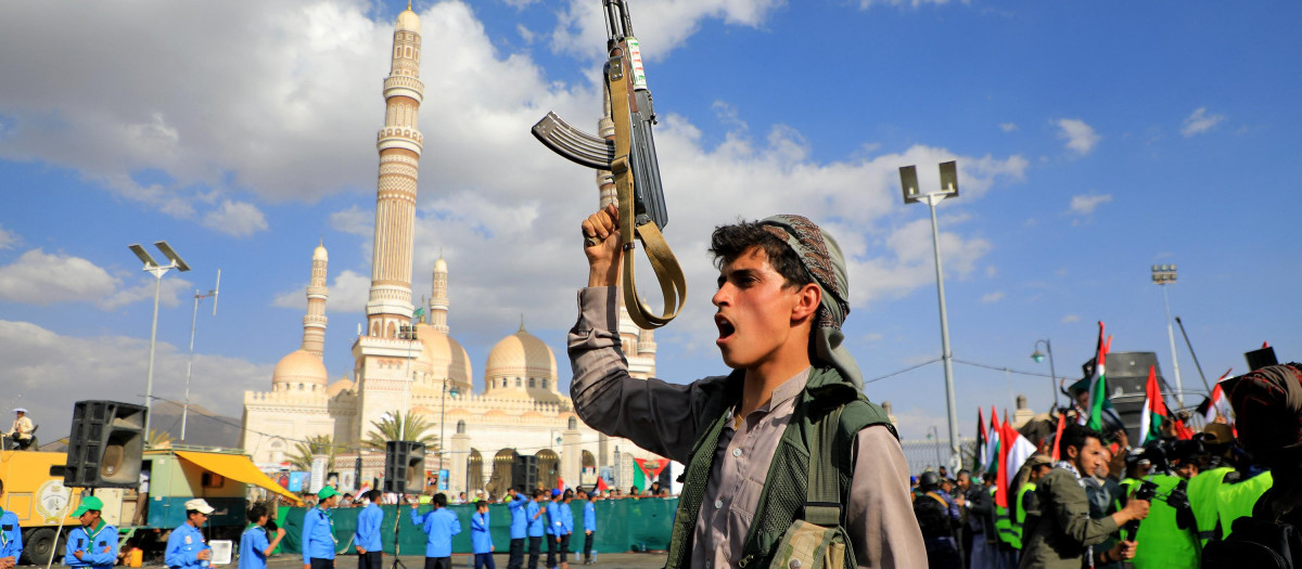 Los rebeldes hutíes del Yemen claman venganza contra EE.UU. y Reino Unido