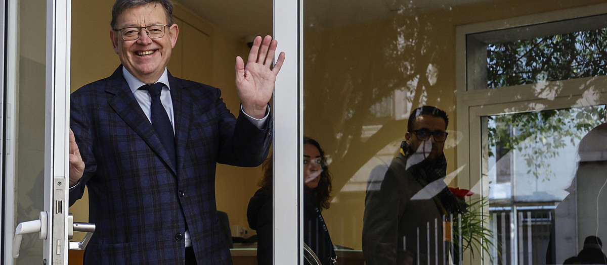 Ximo Puig, tras entregar su acta en las Cortes, el pasado 18 de diciembre