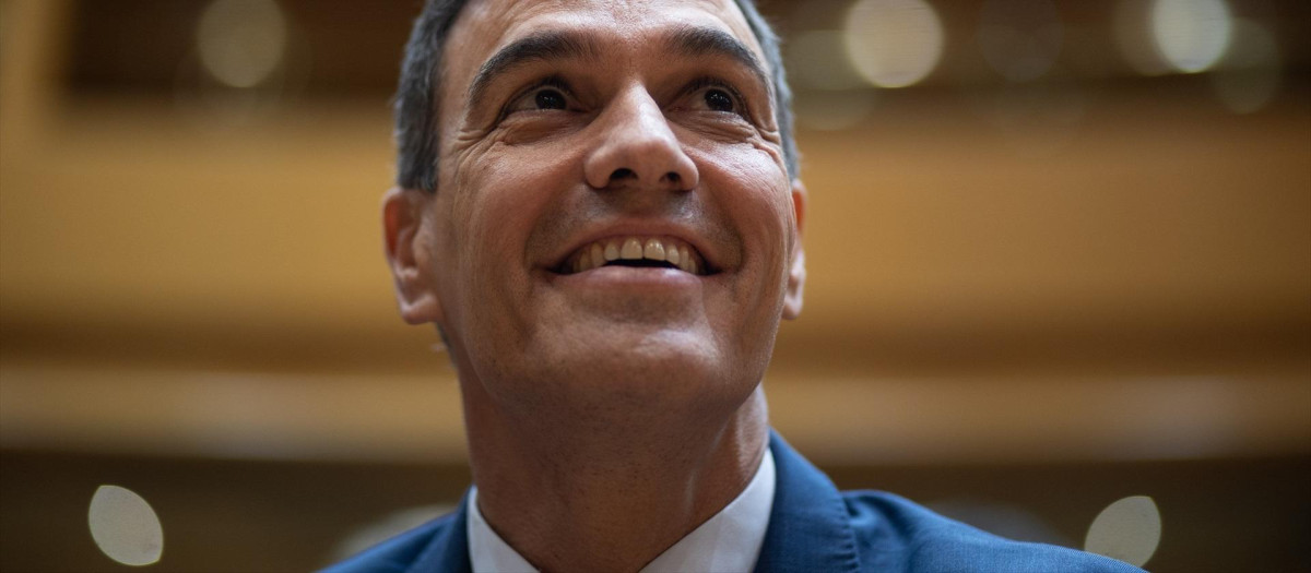 El presidente del Gobierno, Pedro Sánchez, durante el pleno del Congreso de los Diputados, en el Palacio del Senado, a 10 de enero de 2024, en Madrid (España). El Pleno del Congreso, en su primera reunión del año, debate y vota los objetivos de estabilidad presupuestaria y de deuda pública para el conjunto de las administraciones, un primer paso en la tramitación de los Presupuestos Generales de 2024. El Gobierno de coalición cuenta con apoyos
10 ENERO 2024;CONGRESO;PRESUPUESTOS GENERALES;DÉFICIT;POLÍTICA;SENADO;PLENO;DIPUTADOS;
Alejandro Martínez Vélez / Europa Press
10/1/2024