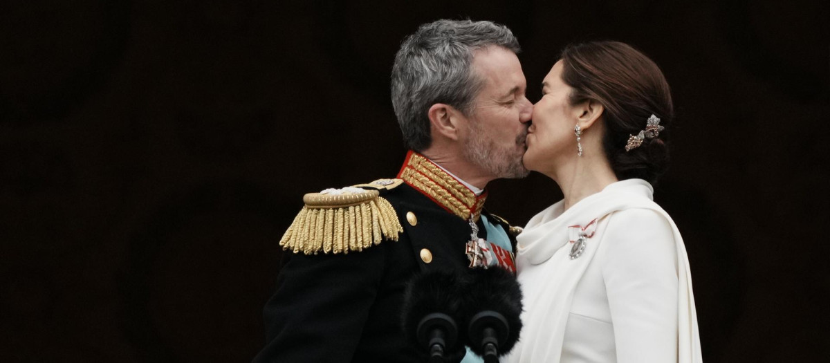 Federico X y Mary de Dinamarca se han besado en el balcón del Palacio de Christianborg