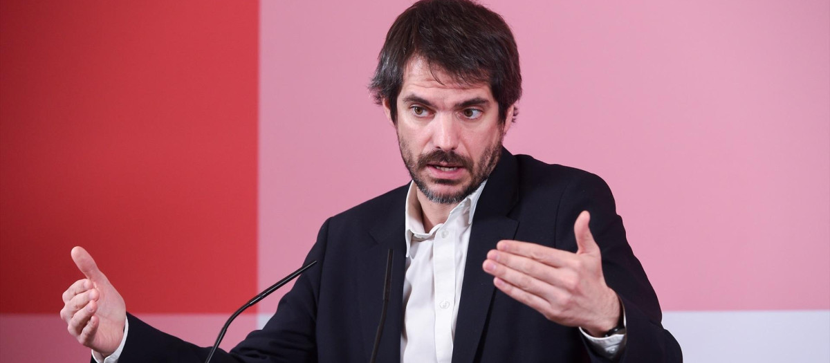 El portavoz de Sumar, Ernest Urtasun, ofrece una rueda de prensa, en el Espacio Rastro, a 15 de enero de 2024, en Madrid (España). Durante la rueda de prensa, el portavoz ha comentado el acto que celebró ayer su partido, bajo el lema ‘Vamos a más’, donde Sumar fijó sus retos para este año, 2024.
15 ENERO 2024;MADRID;URTASUN;RUEDA DE PRENSA;ACTO SUMAR
Gustavo Valiente / Europa Press
15/1/2024