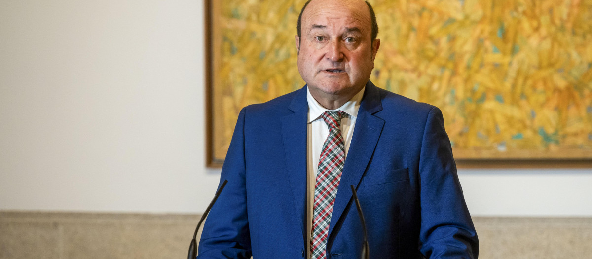 El presidente del PNV, Andoni Ortuzar, durante una rueda de prensa