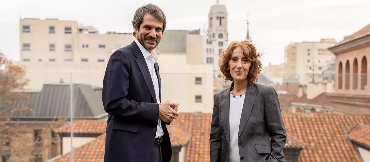 El ministro de Cultura, Ernest Urtasun, y la nueva directora del INAEM, Paz Santa Cecilia