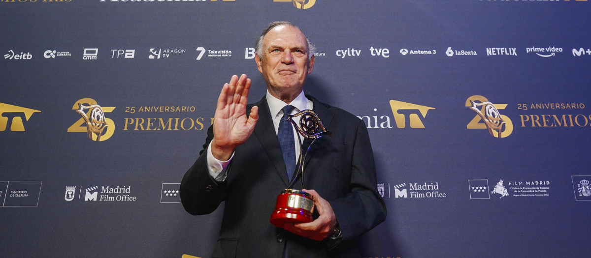 Pedro Piqueras recibe el Premio Jesús Hermida como reconocimiento a su trayectoria