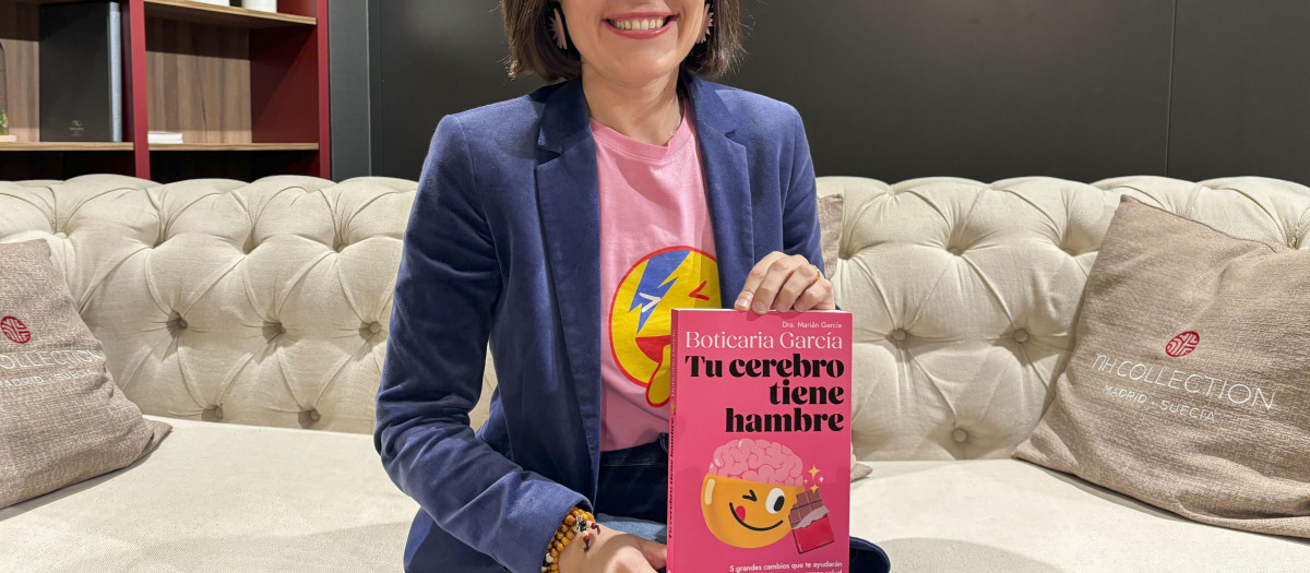 MADRID, 17/01/2024.-La nutricionista y divulgadora Marián García, más conocida por Boticaria García, asegura que no hay un método infalible para perder grasa e insta a huir de determinadas dietas que "no deberíamos hacer ni aunque nos pagaran", así como de los "gurus nutricionales" que no se basan en la ciencia. En una entrevista con EFE, Boticaria García desentraña las claves de su último libro "Tu cerebro tiene hambre" (Planeta), en el que los lectores van a encontrar "estrategias prácticas", que pueden incorporar en su día a día, "para perder grasa y ganar salud haciendo algo diferente a los que nos han contado toda la vida".-EFE/ Berta Pinillos