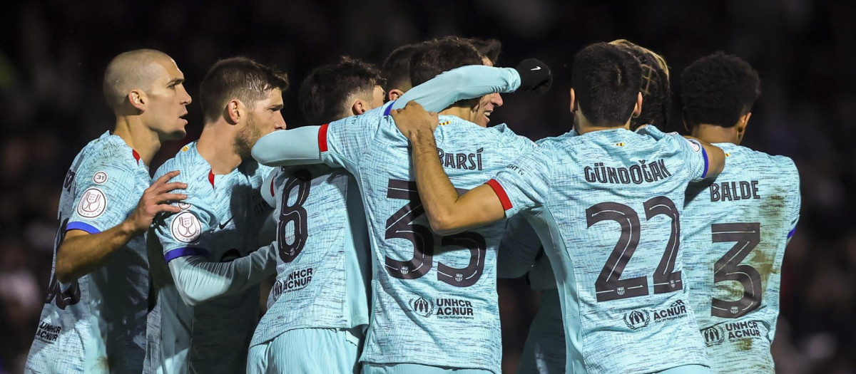Los jugadores del Barça celebran uno de los goles ante Unionistas