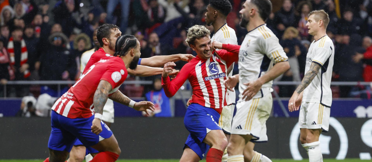 El momento de la celebración de Antoine Griezmann en el gol que decantó el derbi de Copa