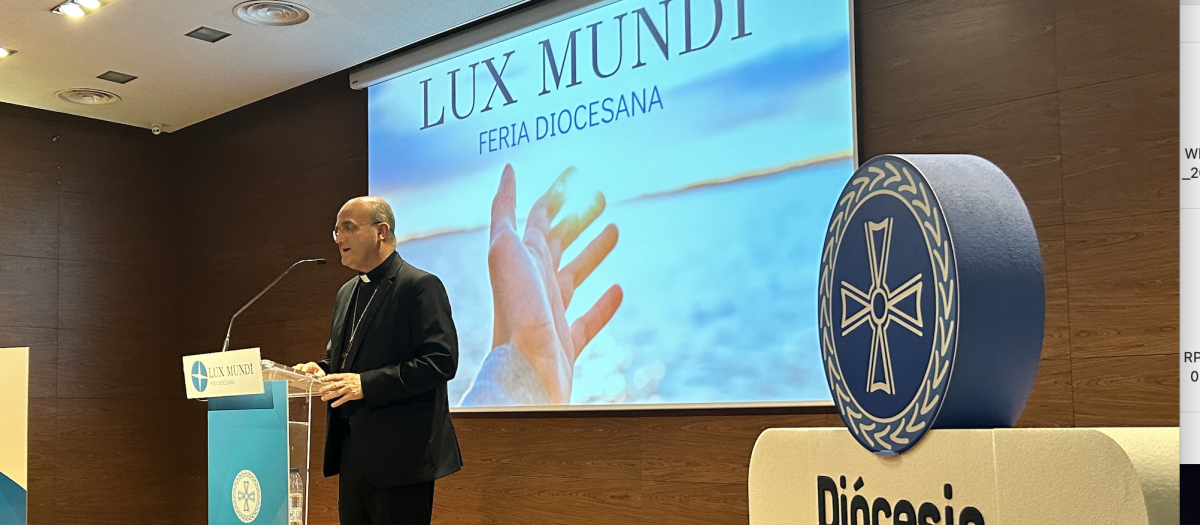 Mons. Munilla durante la ponencia 'La Familia y la Empresa. Alianzas que las hacen crecer’