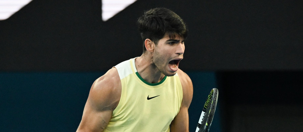 Carlos Alcaraz avanza a cuartos de final del Open de Australia