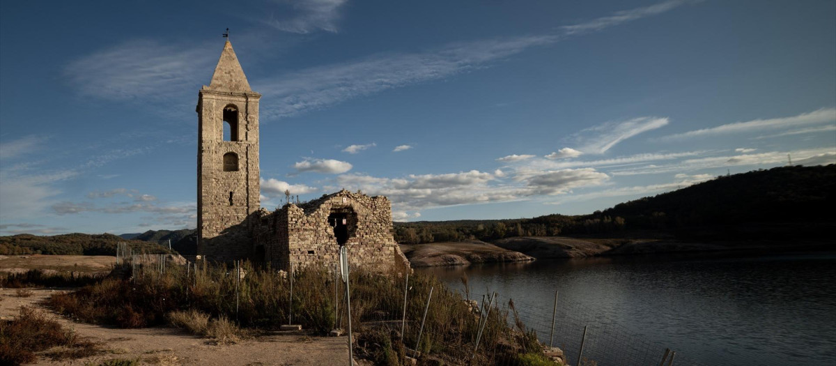 Iglesia de Sant Romà de Sau en el pantano de Sau
