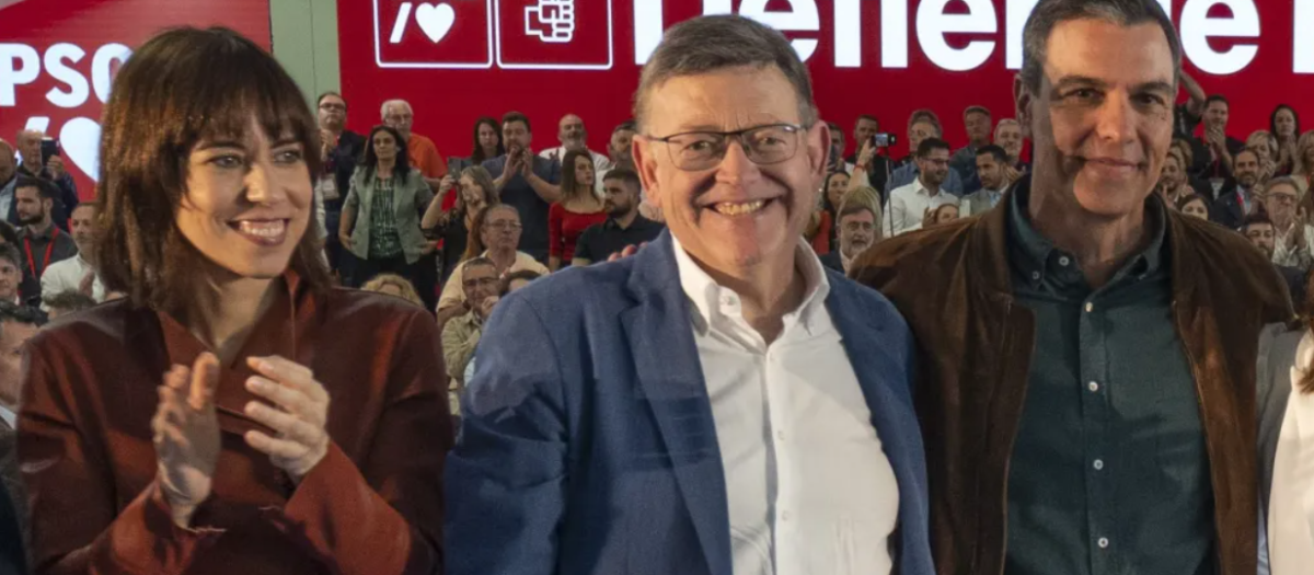 De izquierda a derecha, Diana Morant, Ximo Puig y Pedro Sánchez, en un mitin del PSOE en Valencia