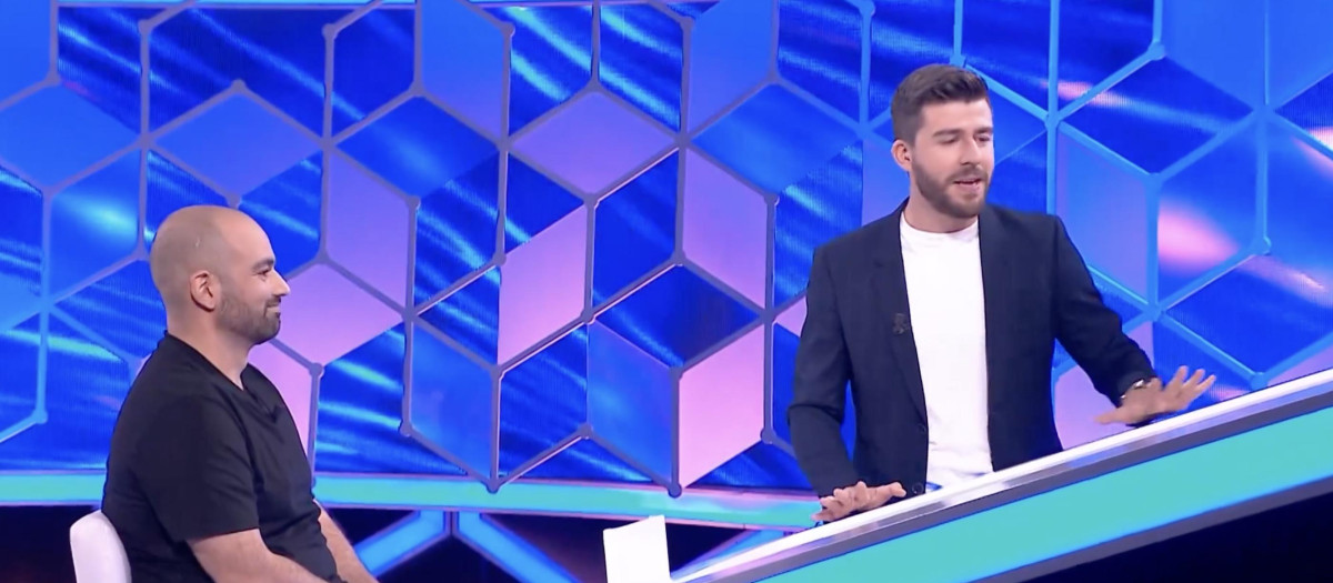 Rodrigo Vázquez, a la derecha, durante una prueba de 'El cazador'