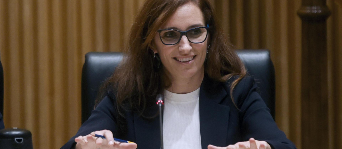 La ministra de Santidad, Mónica García, comparece este viernes ante la comisión correspondiente del Congreso