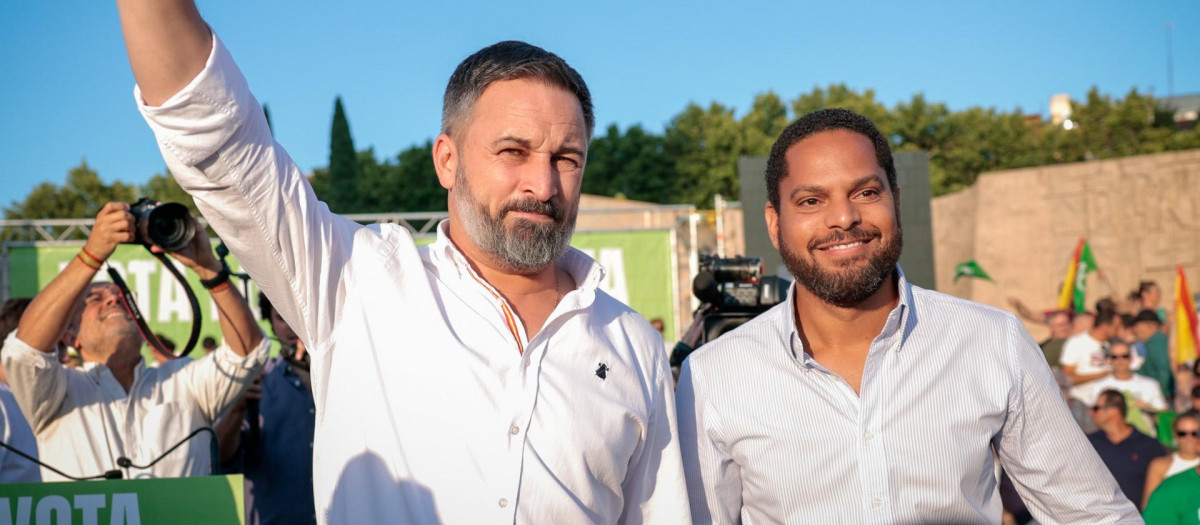 Santiago Abascal e Ignacio Garriga en el acto de cierre de campaña de las autonómicas