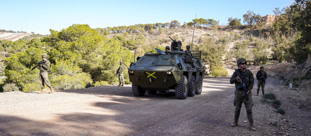 Efectivos del Grupo Táctico Melilla efectúan maniobras militares en la ciudad autónoma
