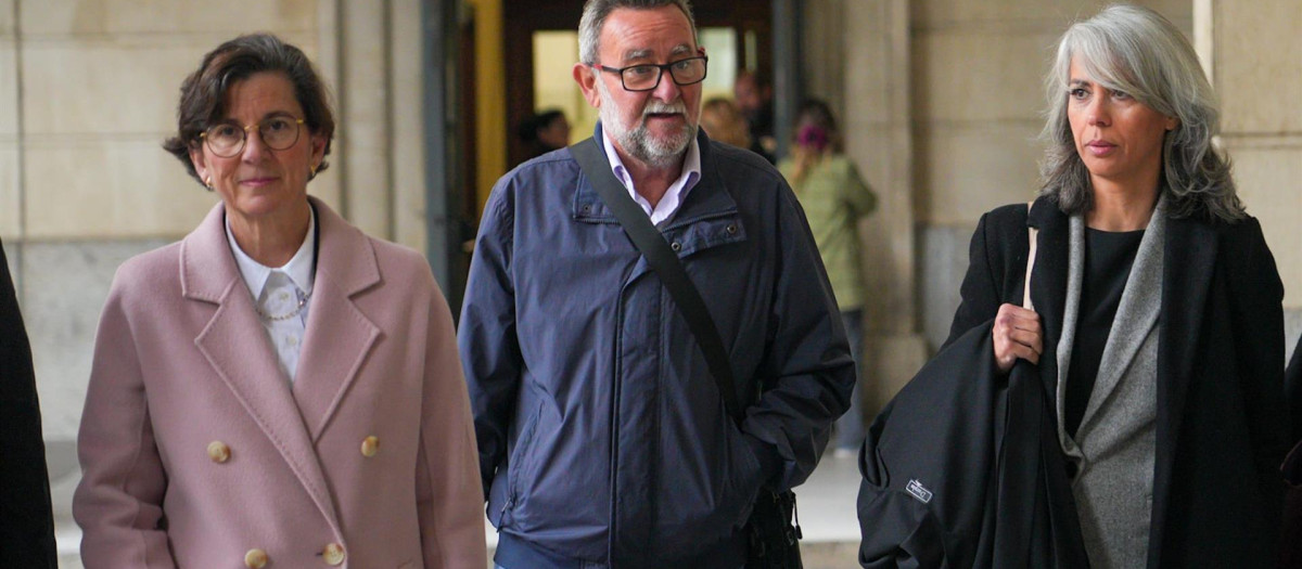 El exlíder de UGT-A Francisco Fernández, a su llegada a la Audiencia de Sevilla