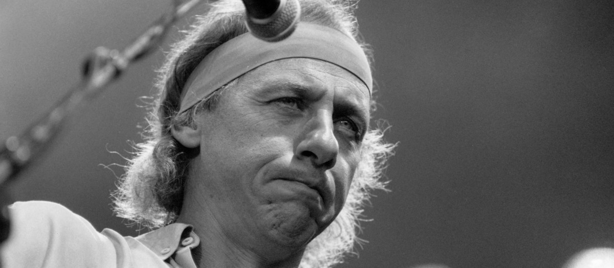 Mark Knopfler durante un concierto en 1992