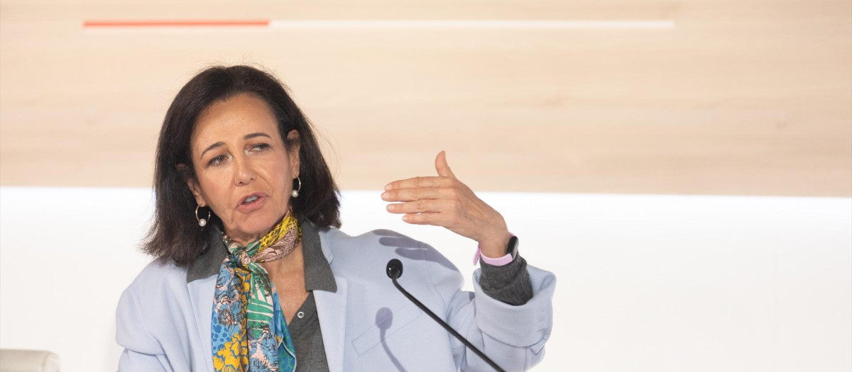 La presidenta del Banco Santander, Ana Botín, durante la presentación de los resultados del 2023.