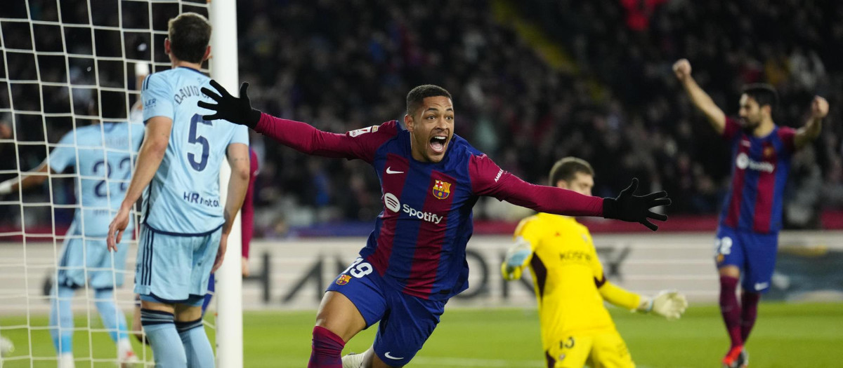 La celebración de Vitor Roque en el que es su primer gol con el Barcelona