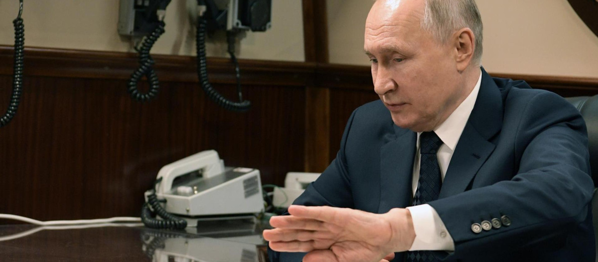 El presidente ruso Vladimir Putin durante una reunión con su ministro de Defensa, Sergei Shoigu