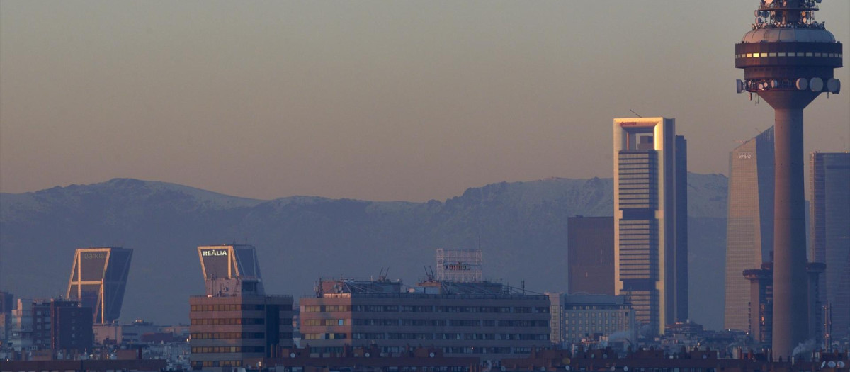Capa de contaminación sobre la ciudad de Madrid desde el Cerro del Tío Pío