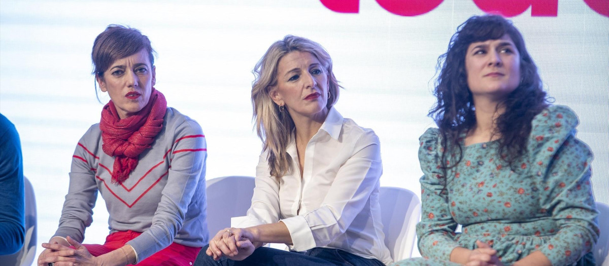 La candidata de Sumar Galicia, Marta Lois (i) y la vicepresidenta Segunda y Ministra de Trabajo y Economía Social, Yolanda Díaz (c), durante la puesta de largo de la candidata de Sumar Galicia, Marta Lois, en el Auditorio Mar de Vigo, a 12 de enero de 2024, en Vigo, Pontevedra, Galicia (España). Movemento Sumar Galicia, Esquerda Unida y Verdes Equo han formalizado ante la Xunta Electoral de Galicia el escrito que oficializa la coalición Sumar Galicia, de acuerdo con los artículos 44 y siguientes de la Ley Orgánica de Régimen Electoral General, para los comicios autonómicos del próximo 18 de febrero.
12 ENERO 2024;SUMAR;LOIS;XUNTA;ELECCIONES GALLEGAS;18 FEBRERO;COALICIONES;EQUO;ESQUERDA UNIDA
Javier Vázquez / Europa Press
12/1/2024
