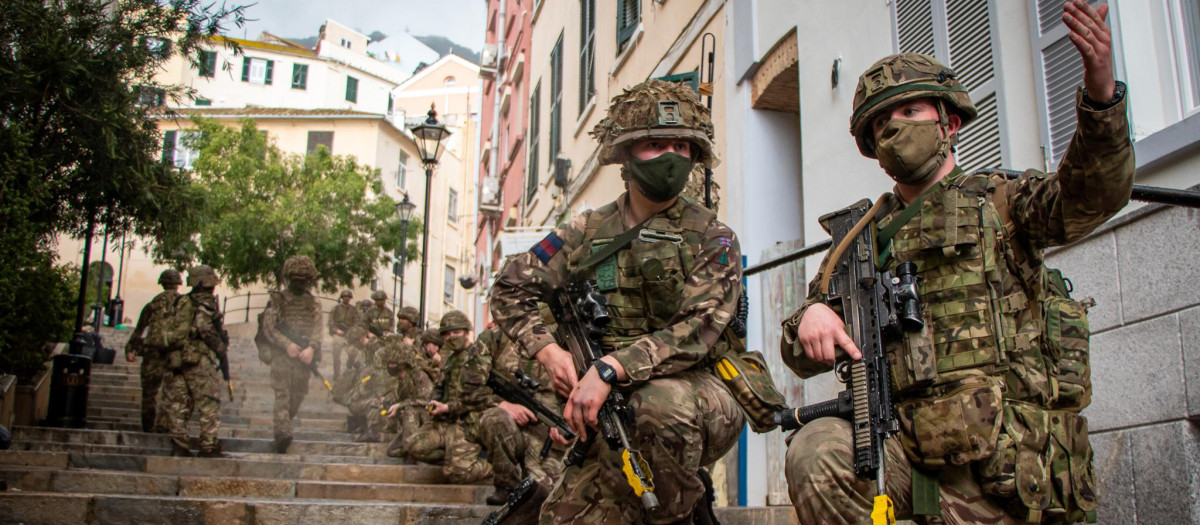 Maniobras del Ejército británico por las calles de Gibraltar en 2021
