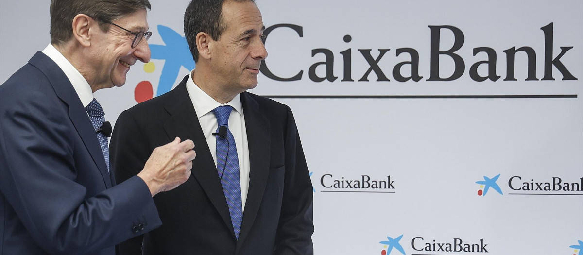 El presidente de CaixaBank, José Ignacio Goirigolzarri (i), y el consejero delegado de la entidad, Gonzalo Gortázar (d), durante la presentación de los resultados.
02/2/2024
