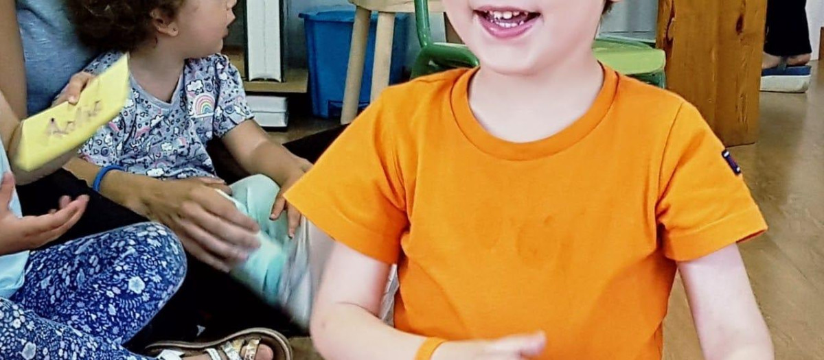 Este modelo educativo se caracteriza en poner énfasis en la actividad dirigida por el niño