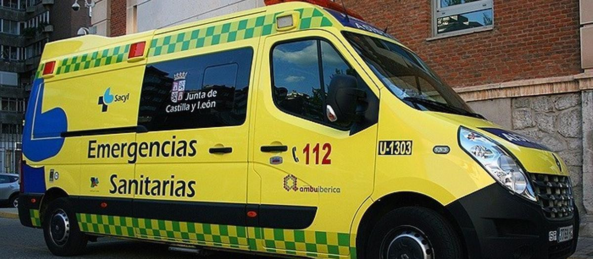 Imagen de archivo de una ambulancia de la Junta de Castilla y León