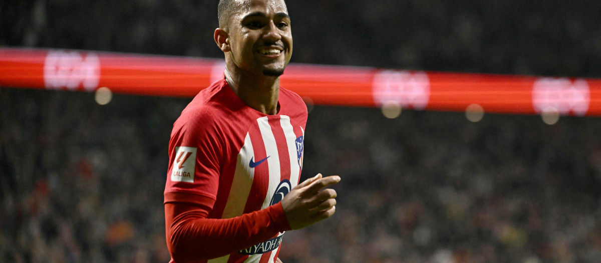 Samu Lino se ha convertido en el dueño del carril izquierdo del Atlético de Madrid