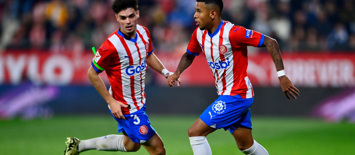 Savinho, con el balón controlado en la imagen, apunta a ser refuerzo del Manchester City en verano