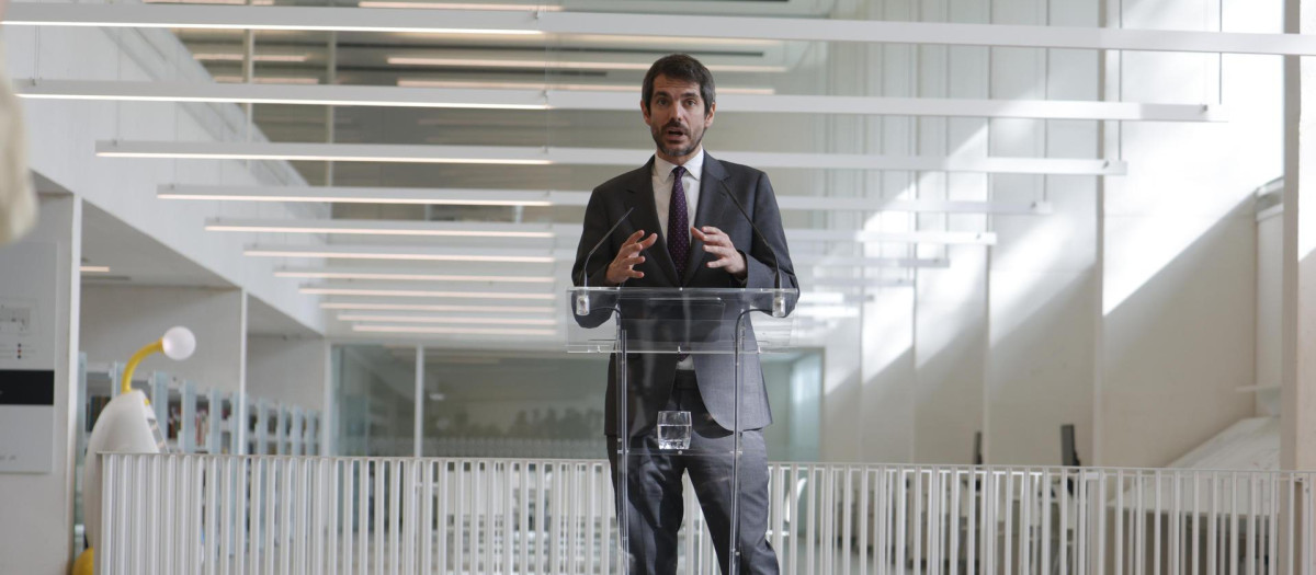 El ministro de Cultura, Ernest Urtasun, en la inauguración de la Biblioteca Pública 'Grupo Cántico' en Córdoba