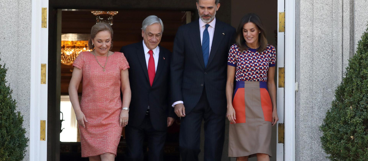 Los Reyes con Sebastián Piñera y su mujer, Cecilia Morel, en La Zarzuela en 2018