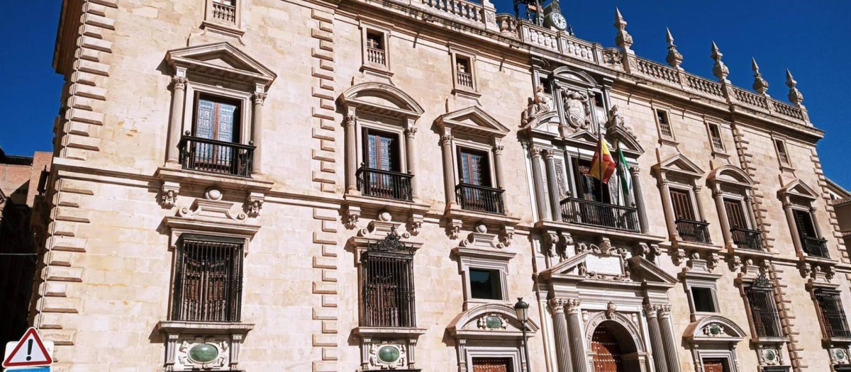 Fachada del TSJA, en Granada.