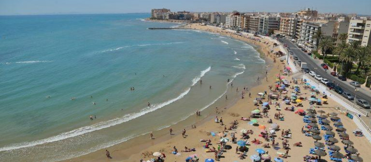 Vista aérea de la playa de los locos de Torrevieja