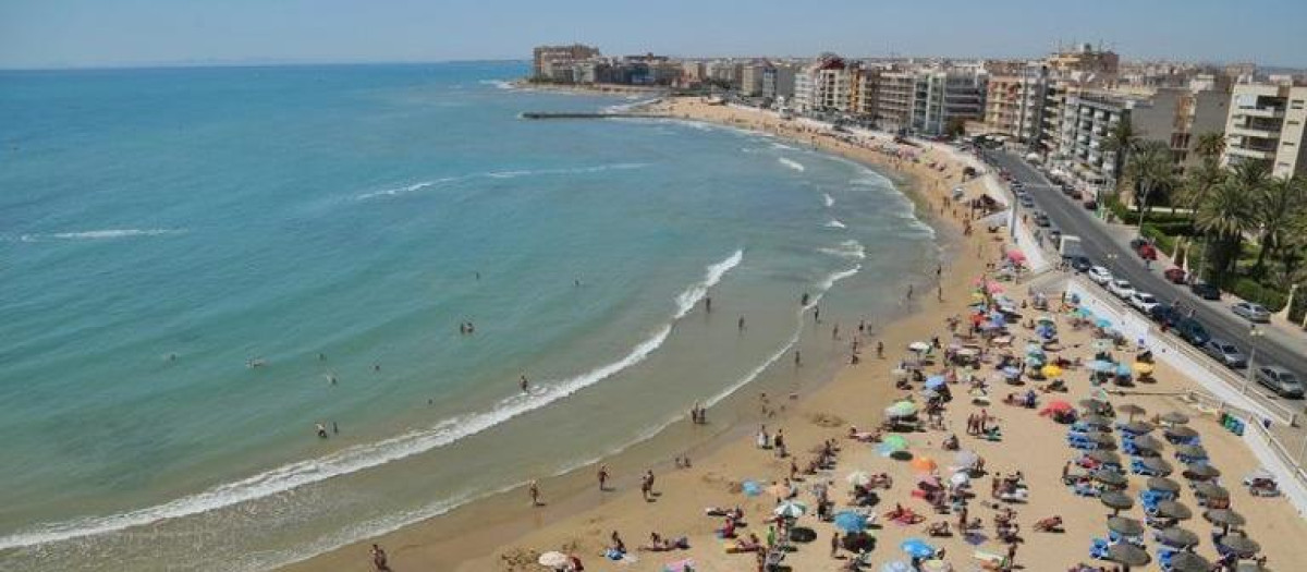 Vista aérea de la playa de los locos de Torrevieja