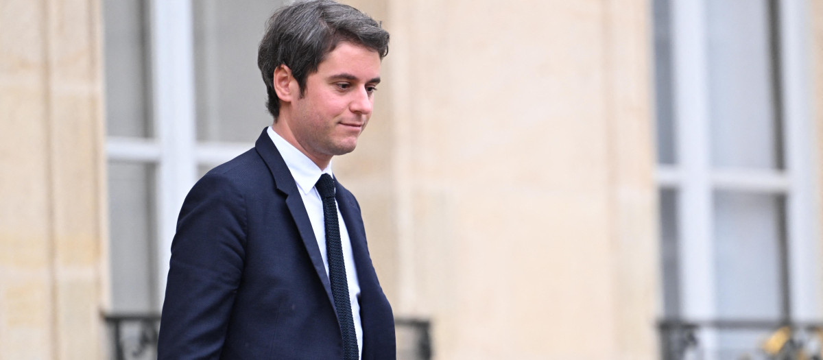 El primer ministro francés, Gabriel Attal, abandona el palacio del Elíseo en París