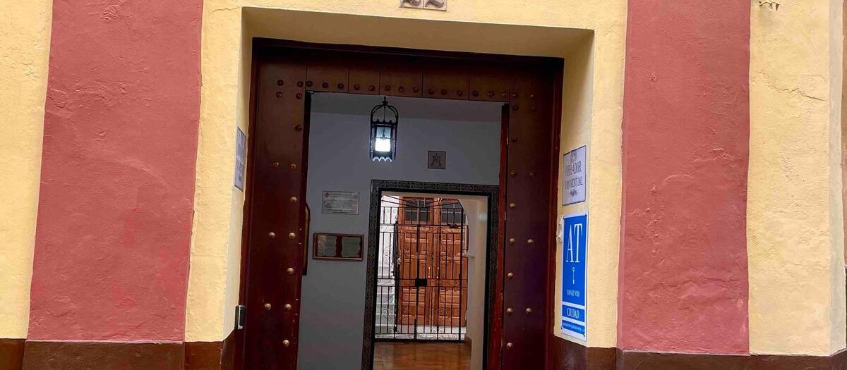 Entrada a los apartamentos turísticos del convento de Santa María de Jesús