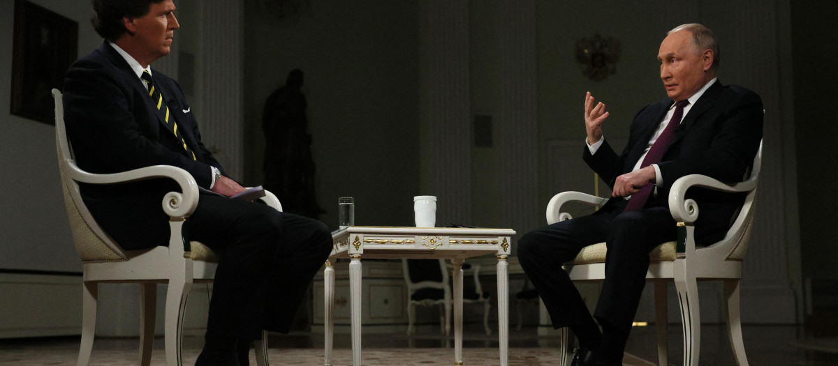 Putin y Carlson durante la entrevista