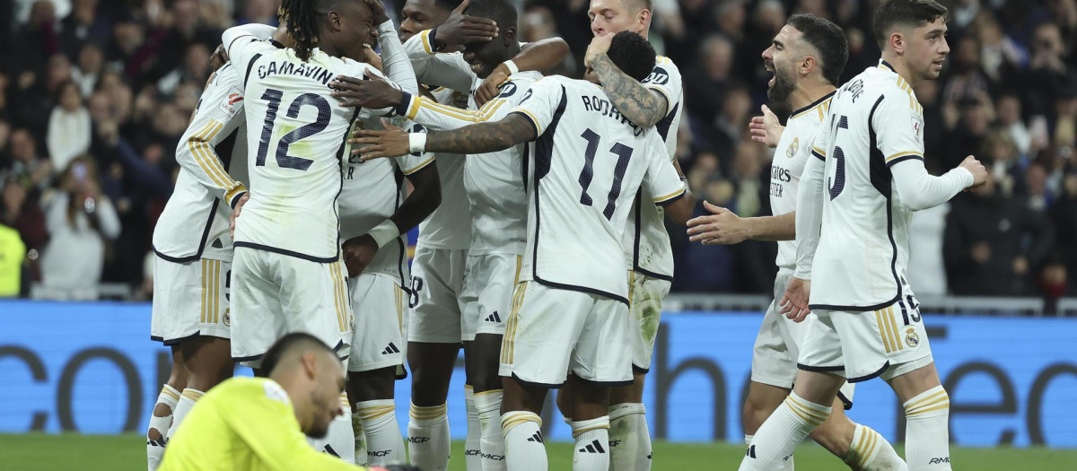 Los jugadores del Real Madrid celebran uno de los goles