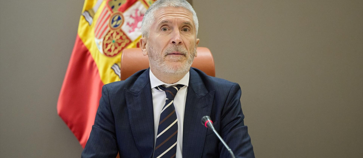 El ministro del Interior, Fernando Grande-Marlaska, presenta el balance de siniestralidad vial de 2023, en la Dirección General de Tráfico, a 4 de enero de 2024, en Madrid (España). El año 2023 ha finalizado con 1.145 fallecidos en las carreteras españolas, lo que supone la misma cifra de muertos en siniestros de tráfico que en 2022. En la rueda de prensa, el titular del Interior ha señalado que en 2023 se produjeron 1.048 siniestros mortales en las carreteras españolas, en los que fallecieron 1.145 personas y otras 4.495 resultaron heridas graves.
04 ENERO 2024;MINISTRO;ACCIDENTES;BALANCE;ANUAL;AÑO;CARRETERA;VEHÍCULOS;
Jesús Hellín / Europa Press
(Foto de ARCHIVO)
04/1/2024