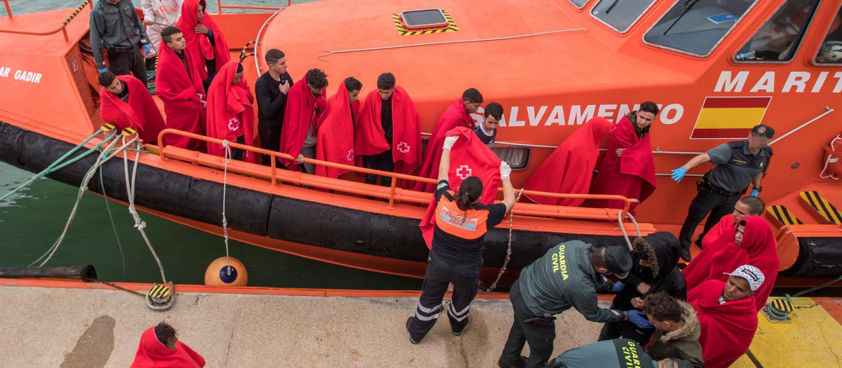 Imagen de archivo de un barco de Salvamento Marítimo llegando al Puerto de Barbate