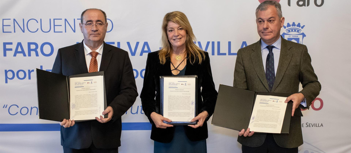 Los alcaldes de Faro, Huelva y Sevilla, con el manifiesto por el tren de alta velocidad entre Andalucía y el Algarve