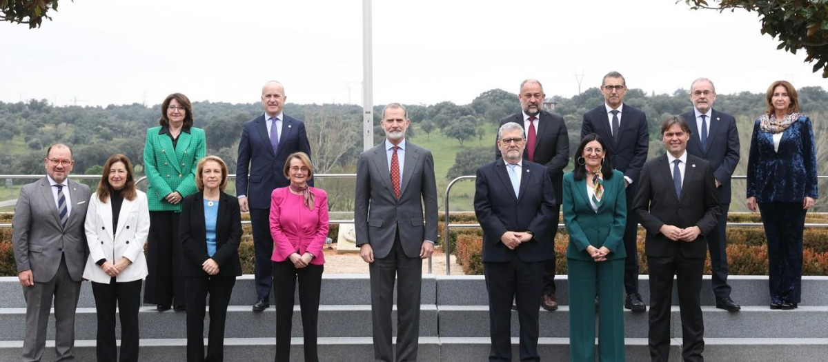 El Rey con la Junta Rectora de la Conferencia de Rectores de las Universidades Españolas (CRUE) en La Zarzuela