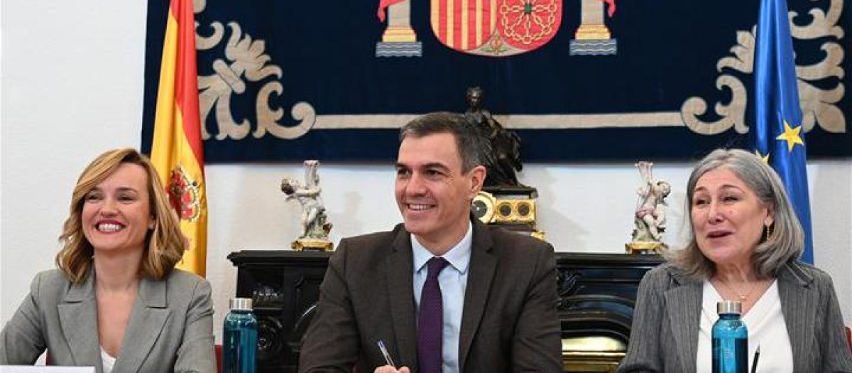 Pedro Sánchez y Pilar Alegría, durante la última reunión del Consejo Escolar del Estado