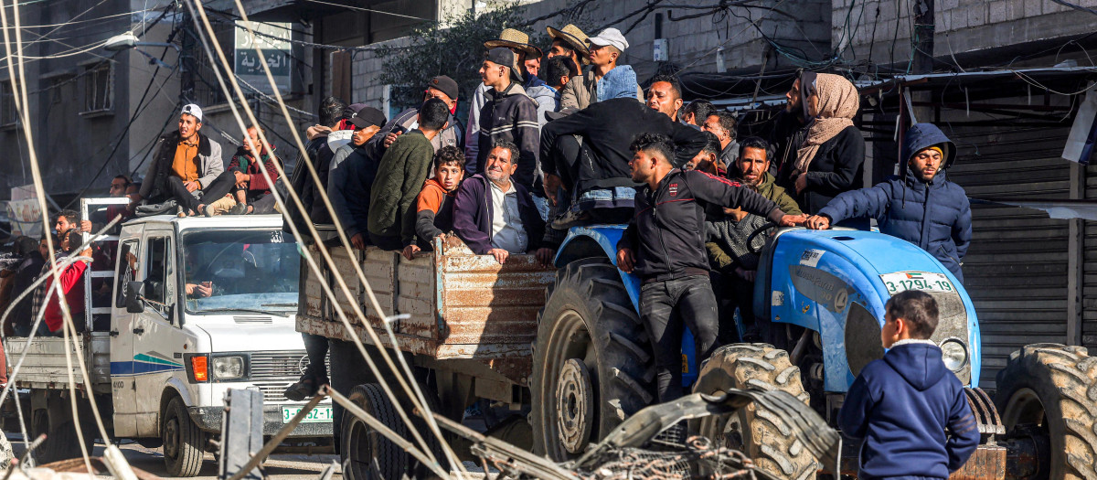 Gazatíes huyen hacia Rafah, en el sur de la Franja de Gaza