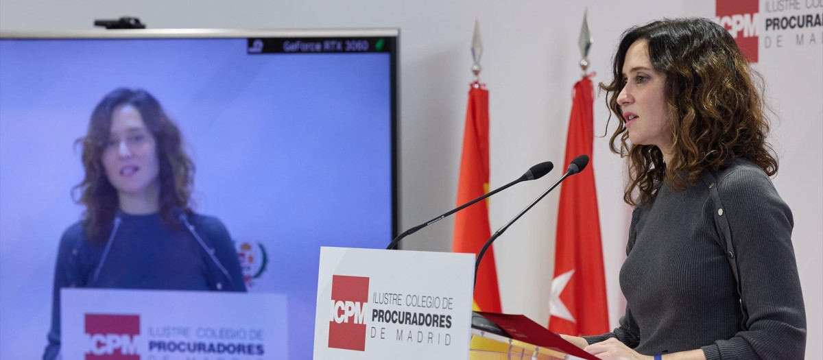 La presidenta de la Comunidad de Madrid, Isabel Díaz Ayuso, interviene durante la inauguración de la nueva sede del Ilustre Colegio de Procuradores