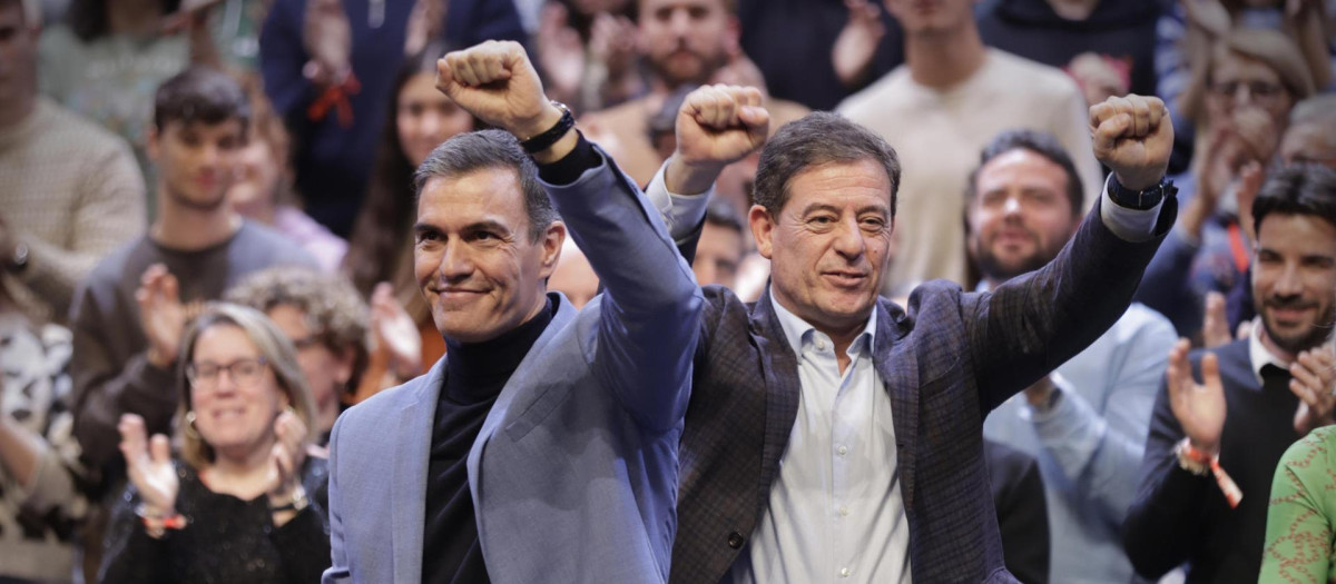 Pedro Sánchez y su candidato a la Xunta de Galicia, José Ramón Gómez Besteiro